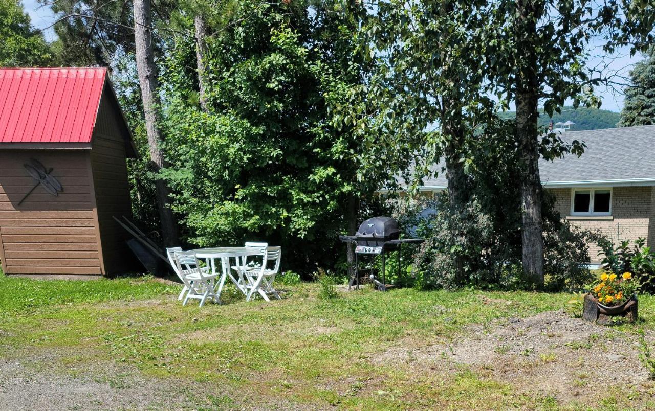 Lower Level Apt 6Ft High Close To Hwy Netflix Wifi Apartment Edmundston Ngoại thất bức ảnh