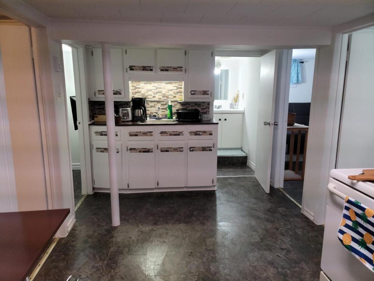 Lower Level Apt 6Ft High Close To Hwy Netflix Wifi Apartment Edmundston Ngoại thất bức ảnh