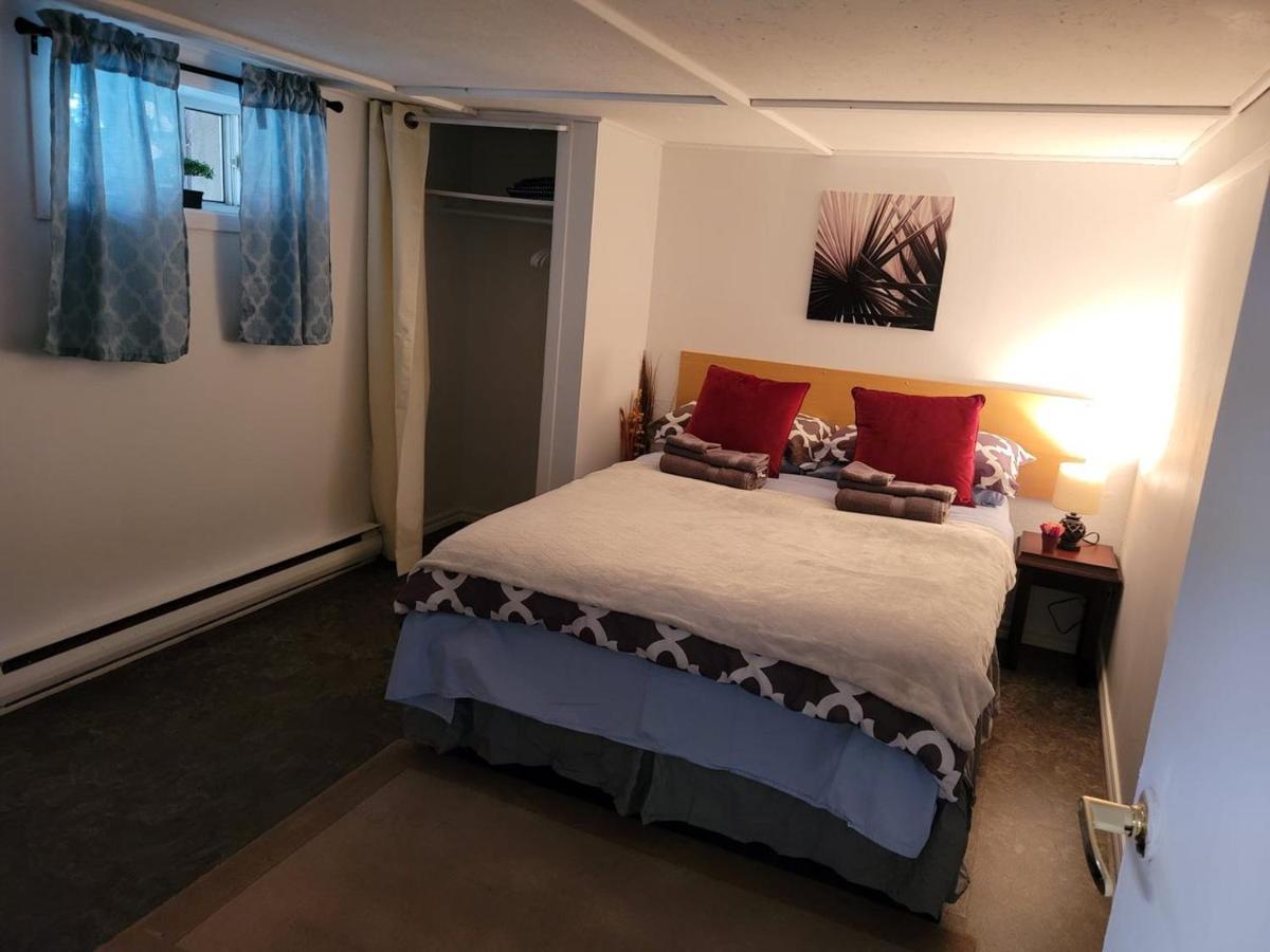 Lower Level Apt 6Ft High Close To Hwy Netflix Wifi Apartment Edmundston Ngoại thất bức ảnh