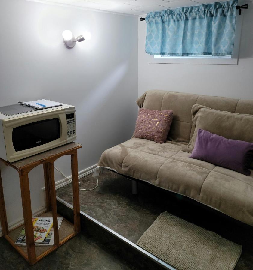 Lower Level Apt 6Ft High Close To Hwy Netflix Wifi Apartment Edmundston Ngoại thất bức ảnh